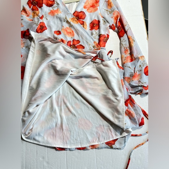 Lulu’s Petal of Honor Light Blue Red Floral Print Wrap Mini Dress Size M - Picture 9 of 9